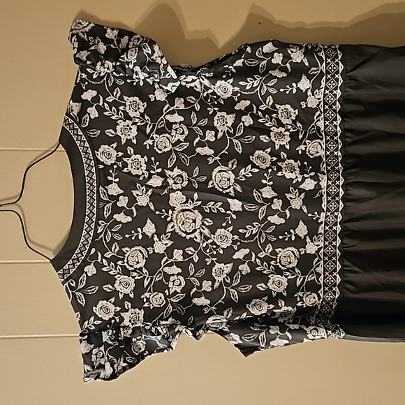 NWT Olive Green and white pullover dress. Women's size Medium. - Picture 5 of 11